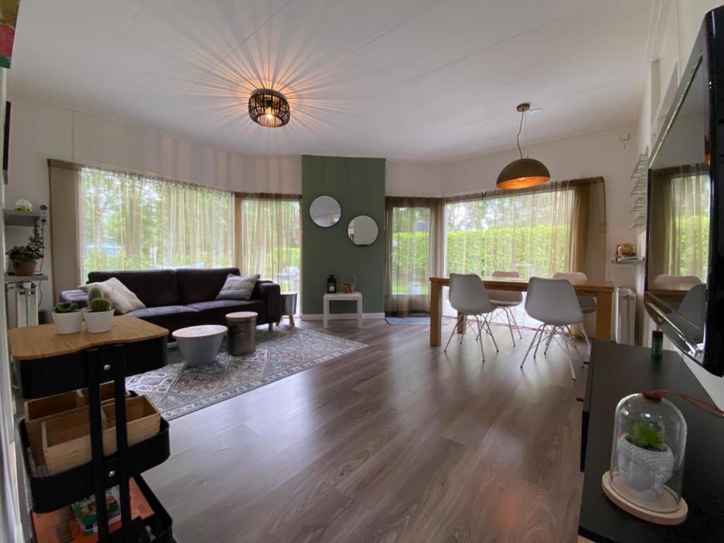 Strandhuisje Ermerzand エクステリア 写真